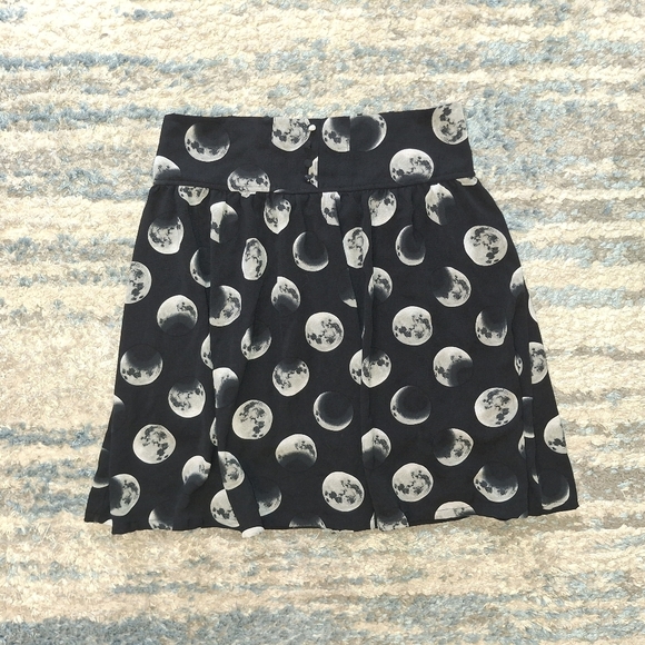 HOT TOPIC Moon Phase Skirt Medium Size GUC - Picture 9 of 9